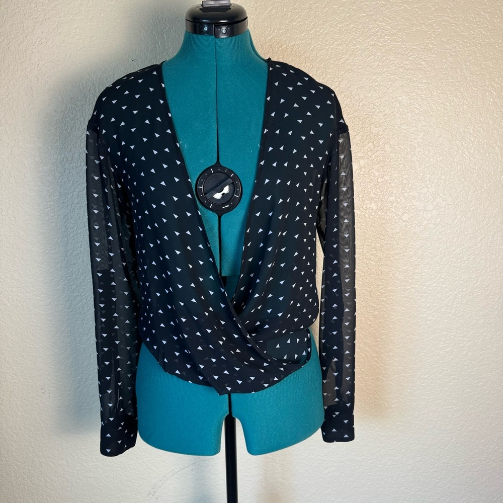 Drape front black print long sleeve Flowy blouse w peplum waist Sz Small